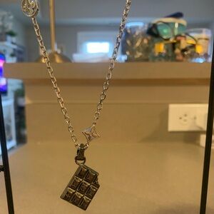 Men’s Elegant Silver Necklace with Black Geometric Pendant